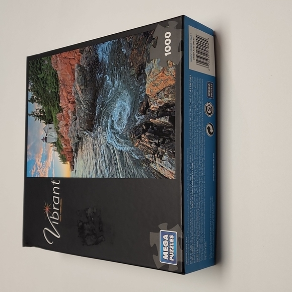 Vibrant 1000 piece Lighthouse puzzle - Picture 1 of 7